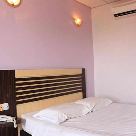 Hotel Lam Seng Pantai Remis Exterior foto