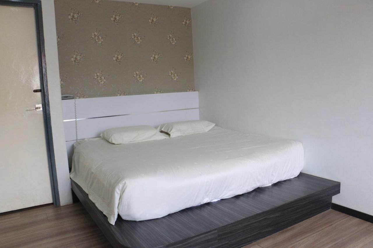 Hotel Lam Seng Pantai Remis Exterior foto