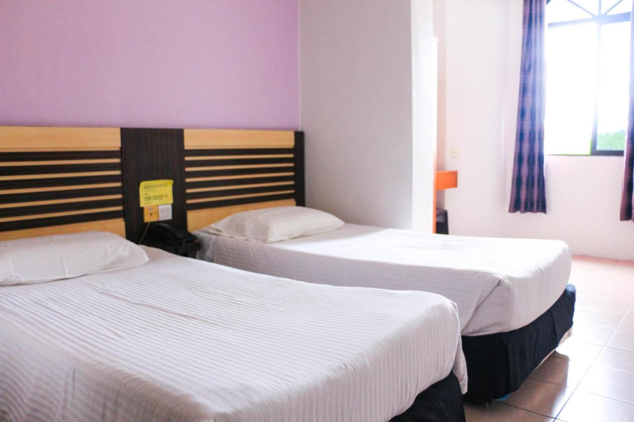 Hotel Lam Seng Pantai Remis Exterior foto